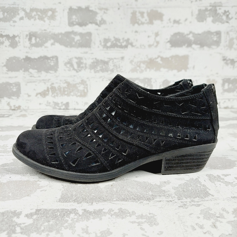 Carlos Santana Black Suede Cut Out Design Almond Toe Casual Ankle Boots V503